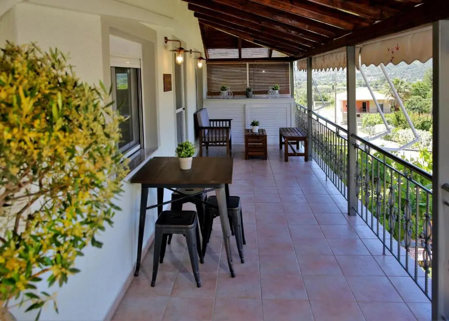 "Elegant & Quiet House"