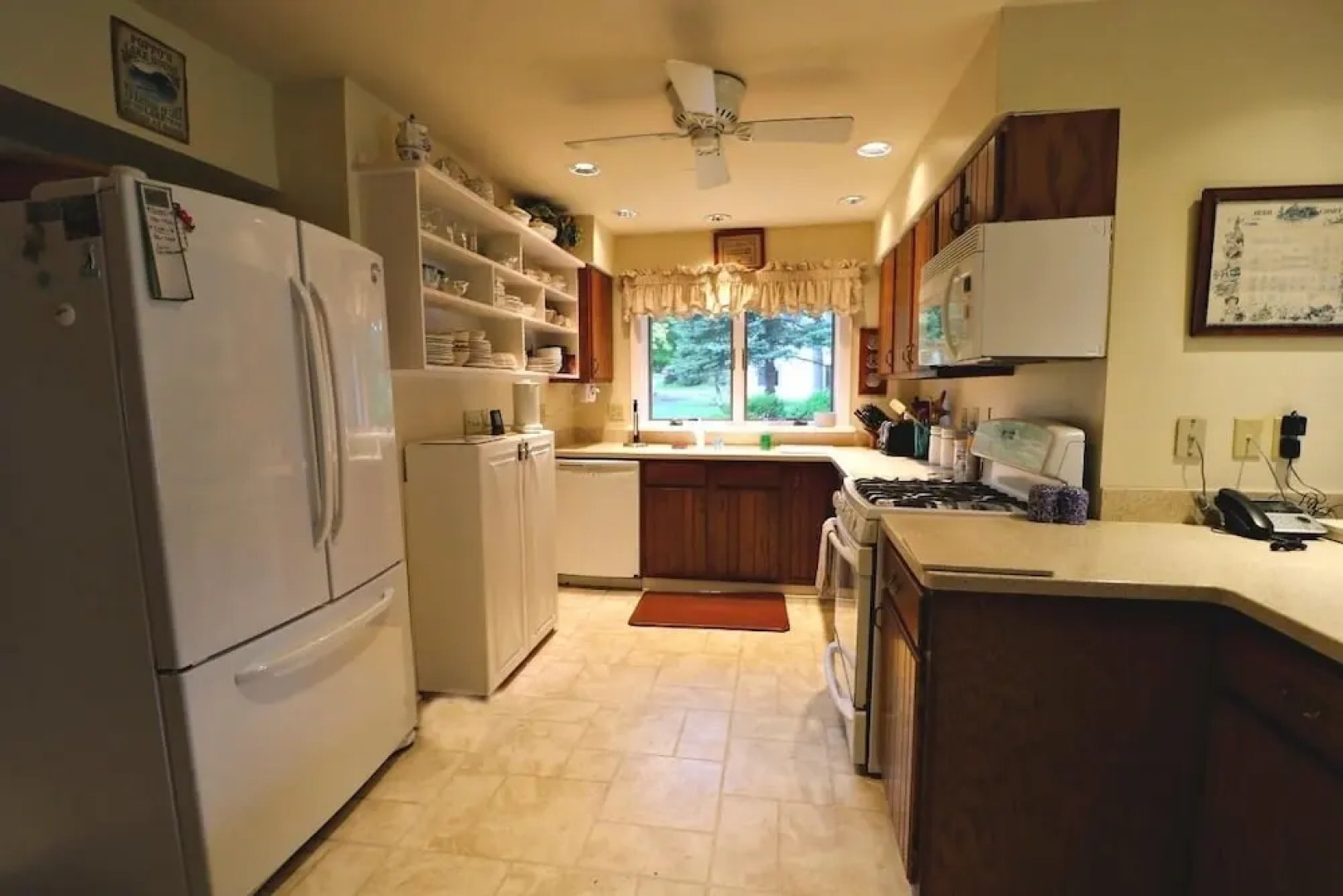 4757 Whiteside 6 Bedroom Home