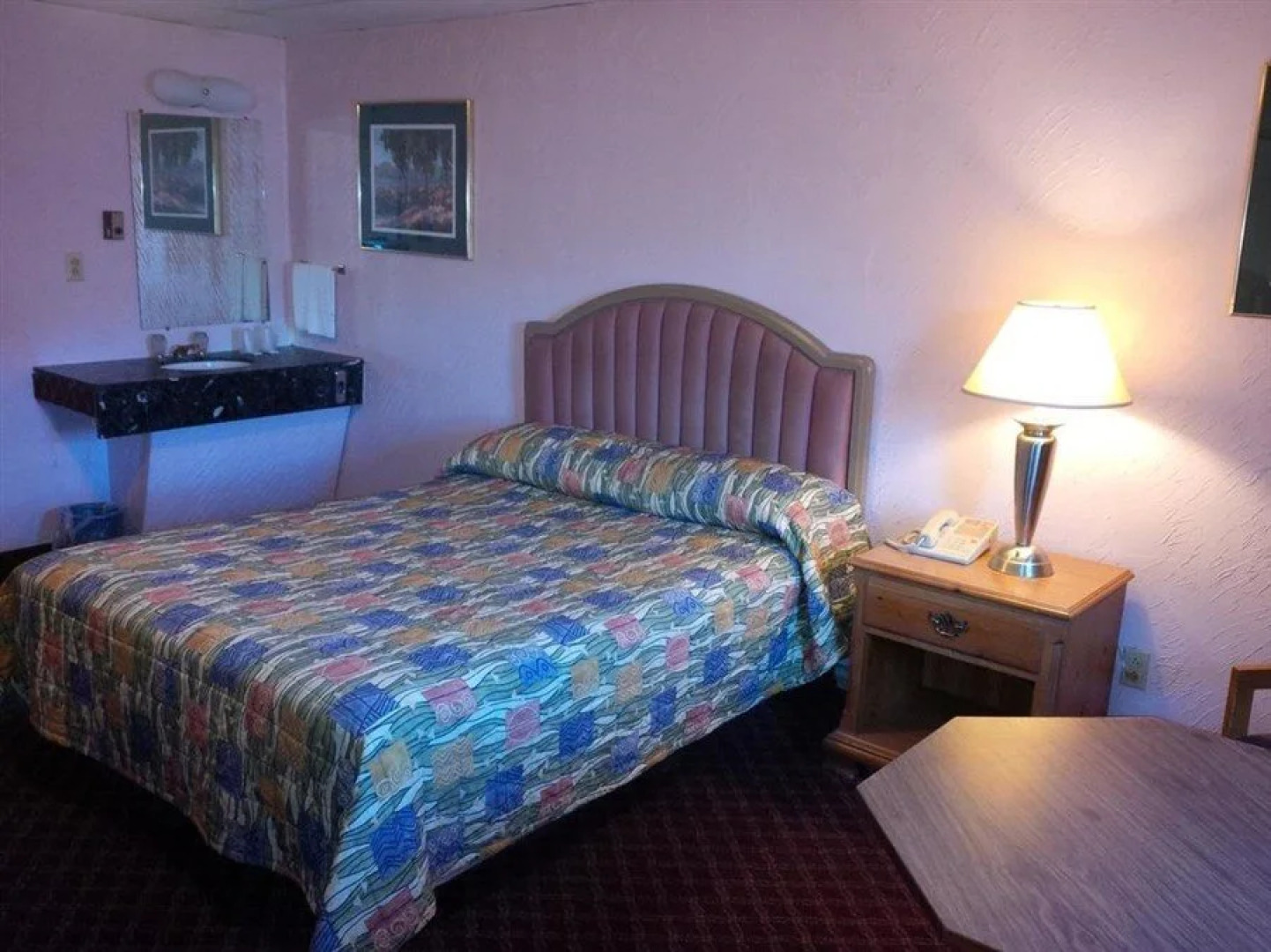 Pink Fountain Motor Inn