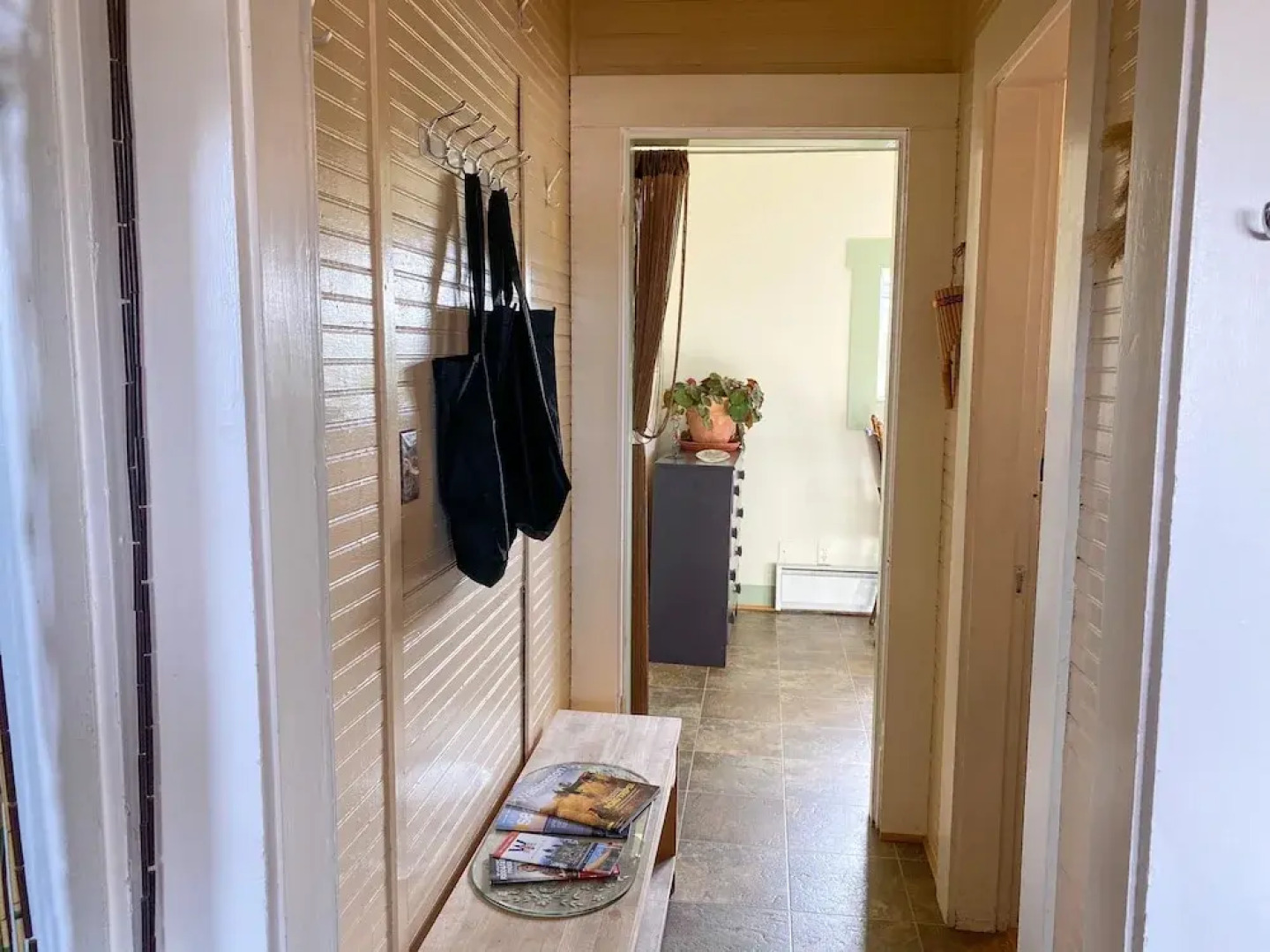 Upstairs at Thevictorian - Lush Walkable and Dog-friendly Retreat - Steps From Downtown Bellingham