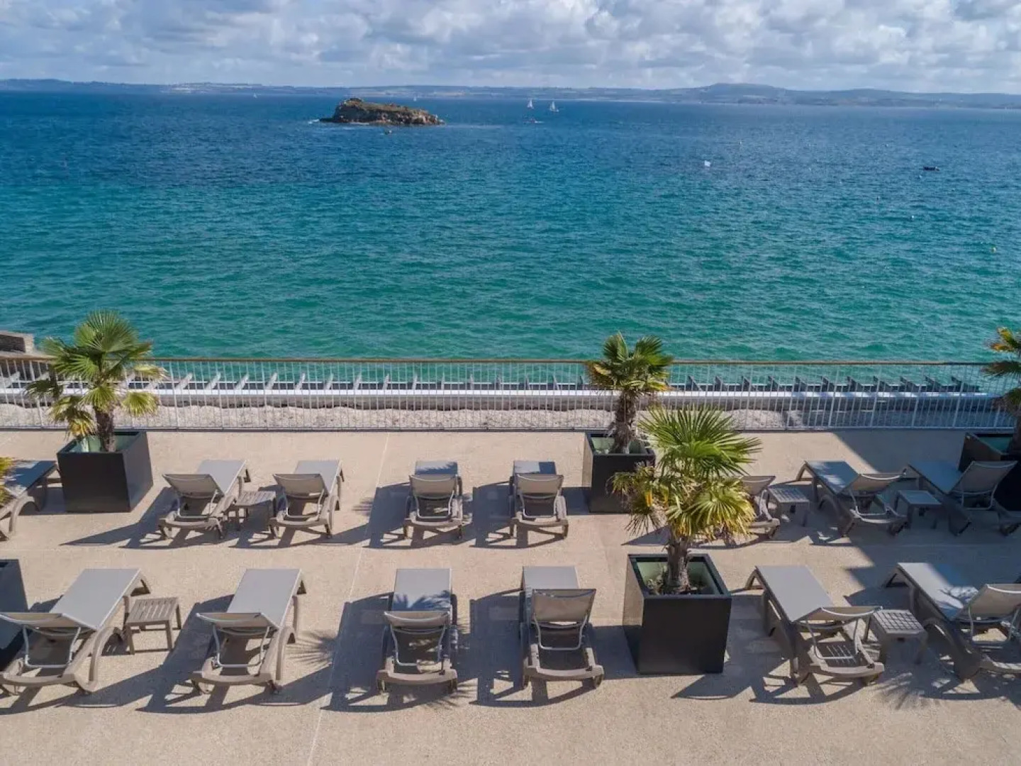 Seafront Apartment Near a Beach