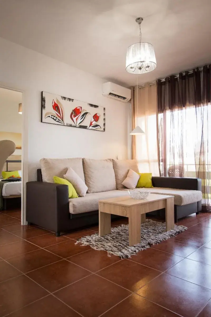 Holidays2Torremolinos Apartamento de 3 dormitorios con terraza y piscina comunitaria