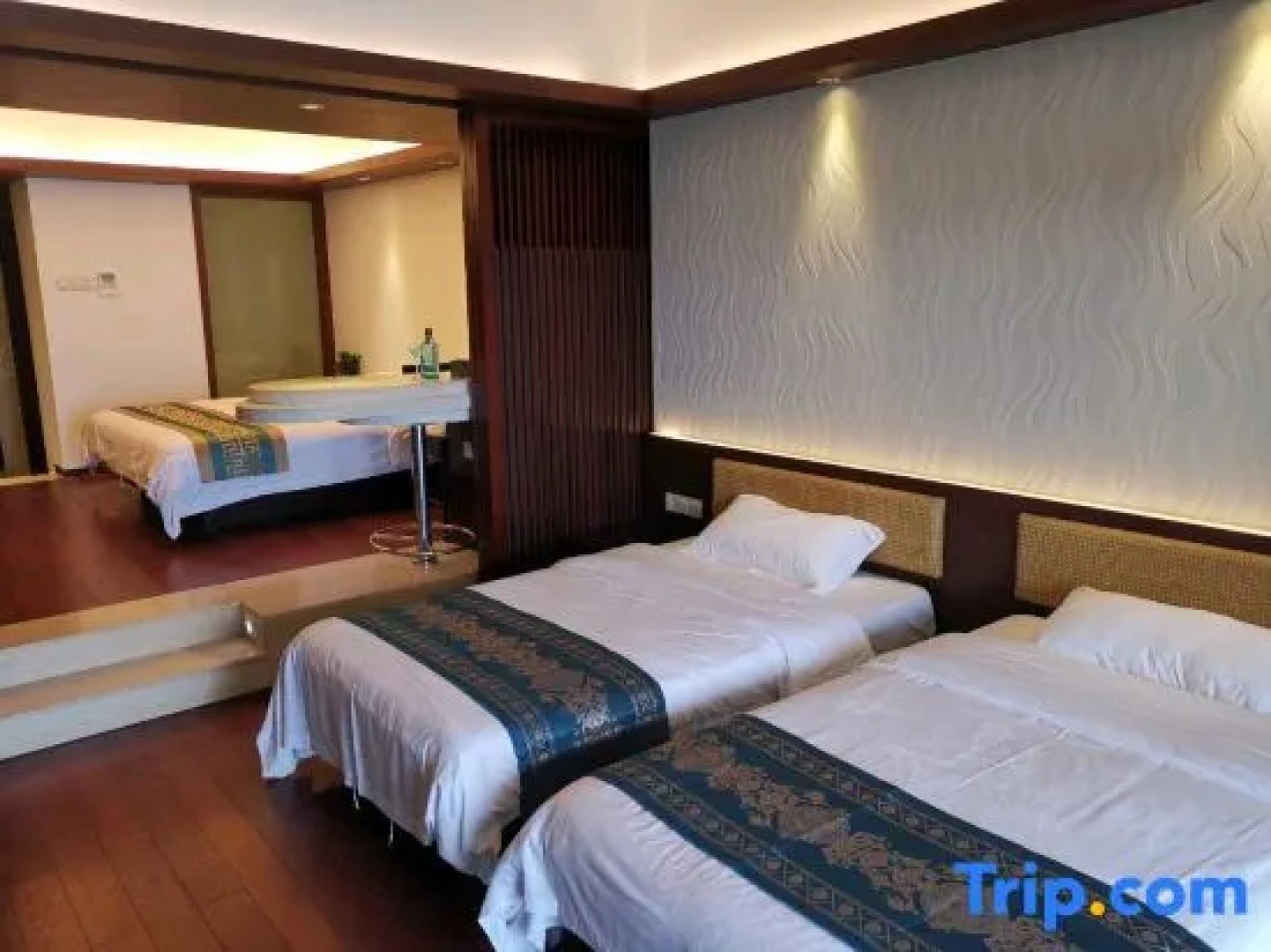 QionghaiBoAoYaZhouWanJiuzhouyang and Scene of Sea Holiday Mansion