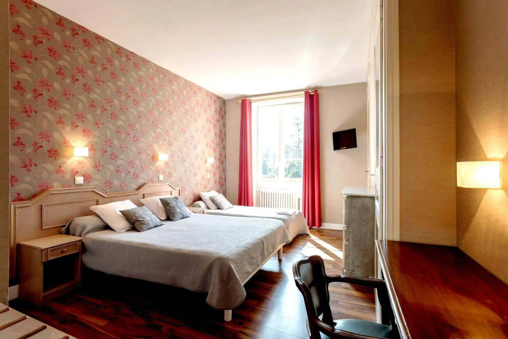 Domaine des Cèdres : Logis Hôtel, Résidence, Gîtes et Insolites