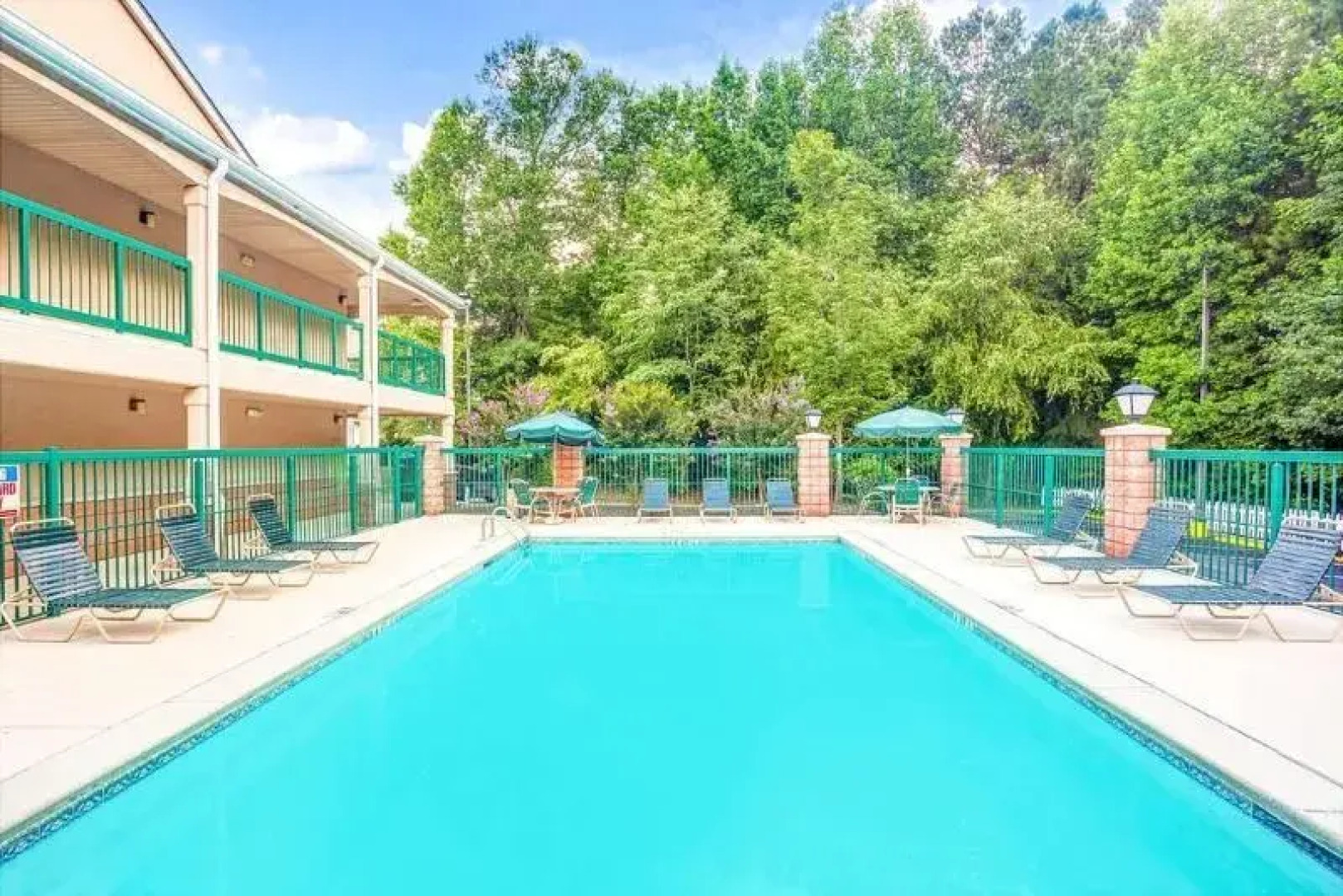 Days Inn And Suites Peachtree City