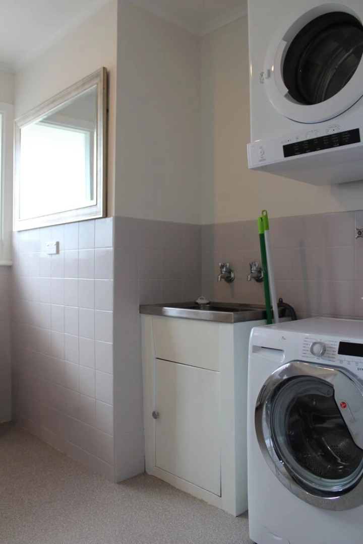 Newly Renovated Villa - Waters Edge