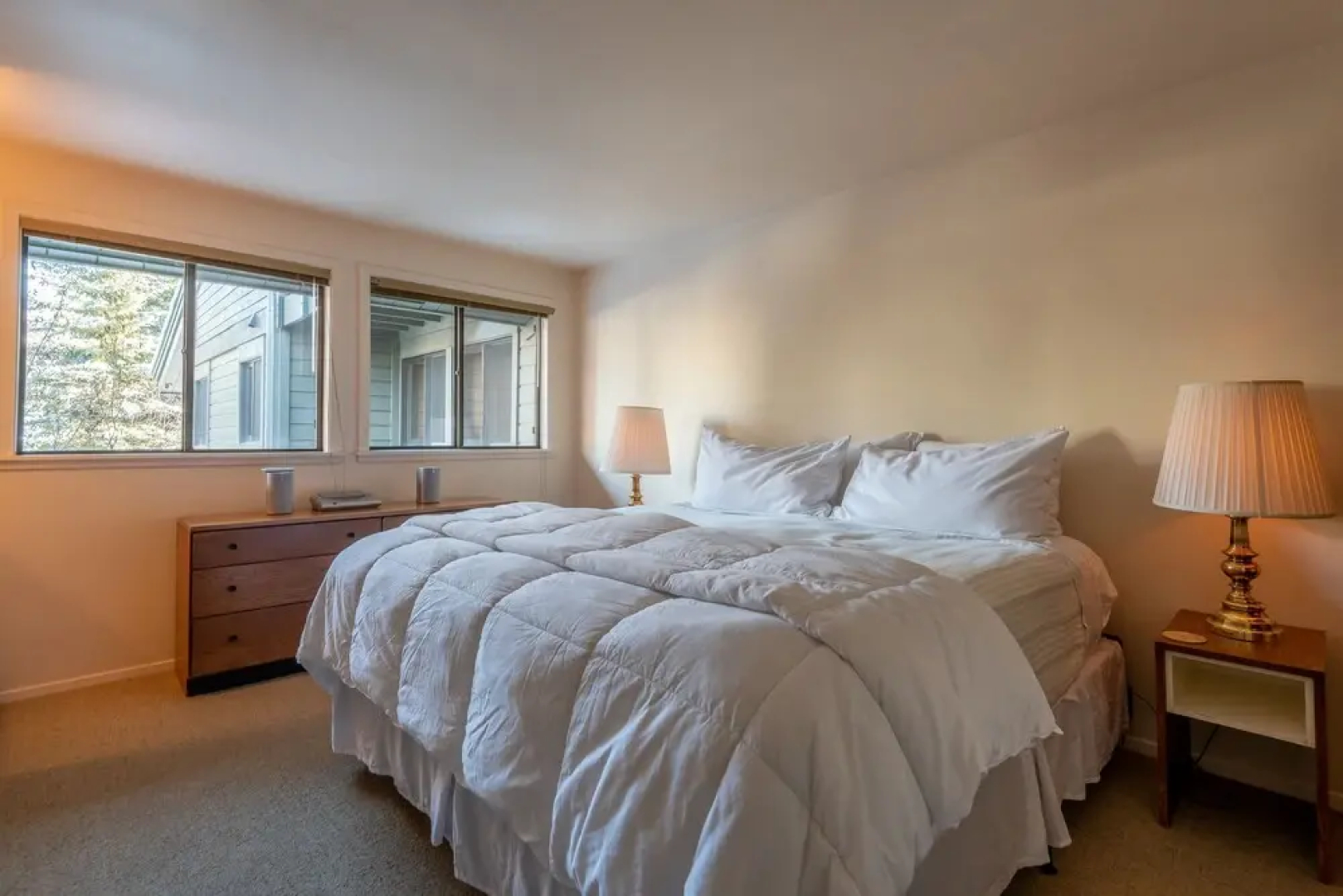 Dollar Meadows Condo with access to Sun Valley pool, hot tub, tennis and golf