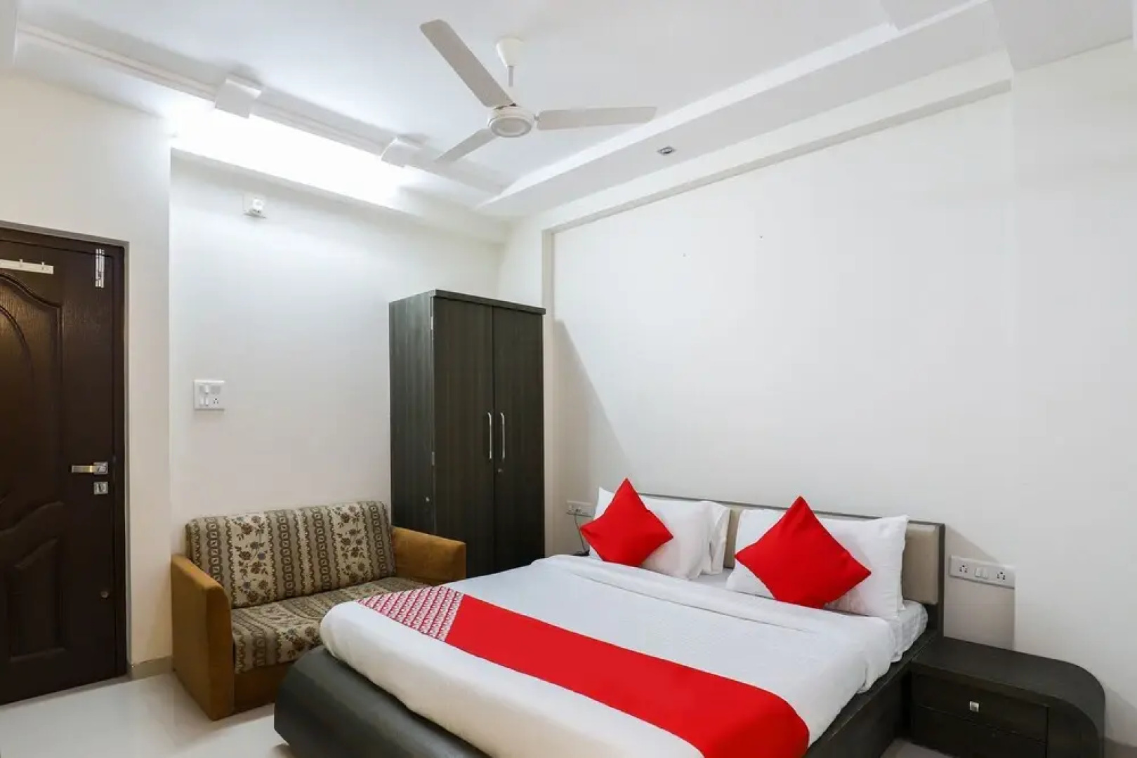 OYO 49837 Hotel Narayan Executive