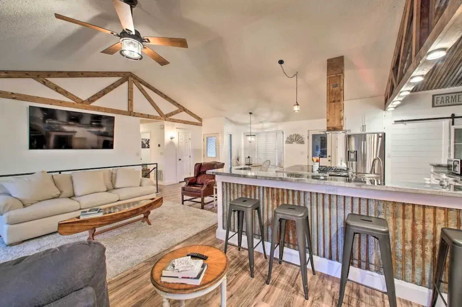 15 Mi to Hot Springs Nat'l Park: Home w/ Fire Pit!