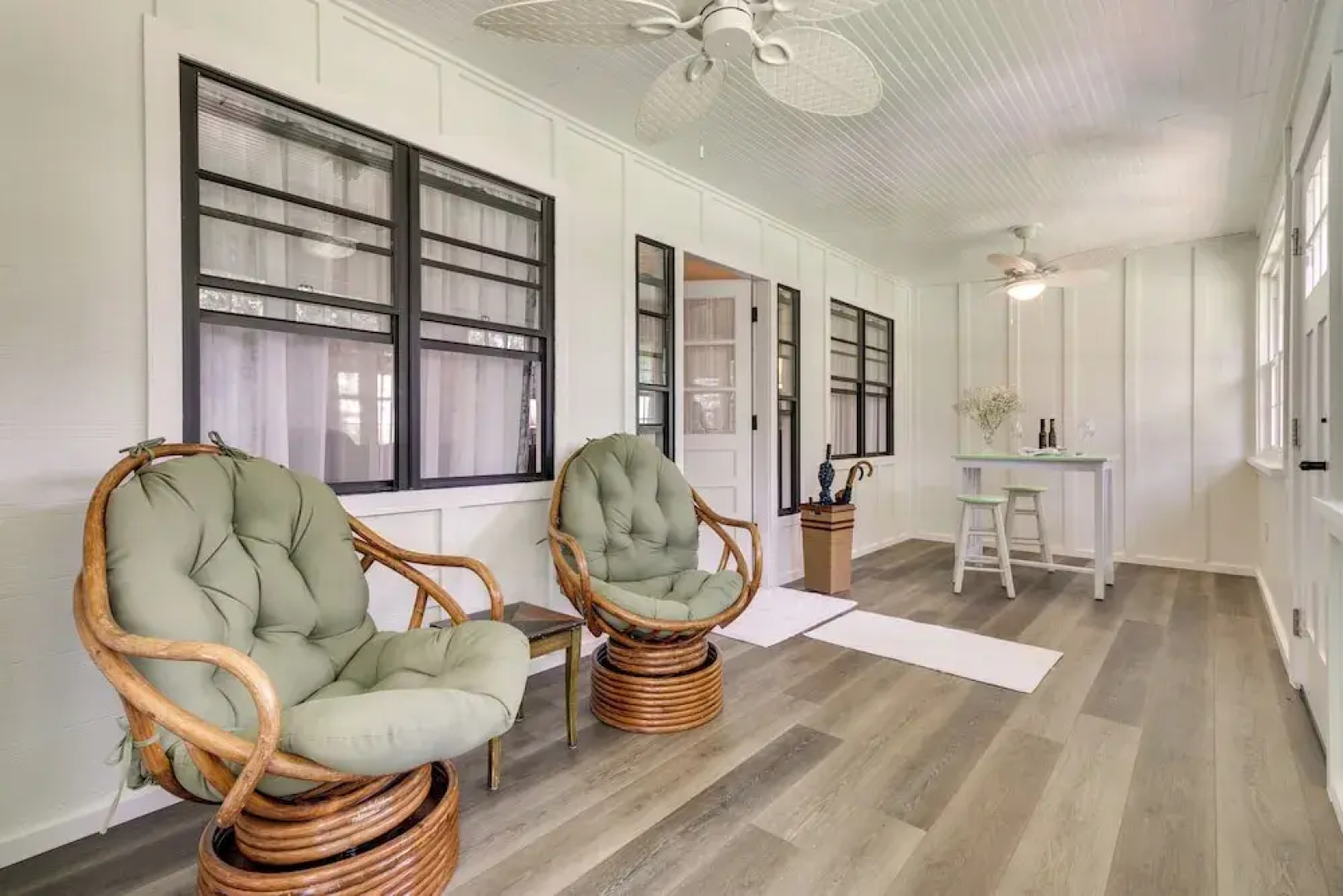 Walk to Lakes! Tropical Escape in Mount Dora