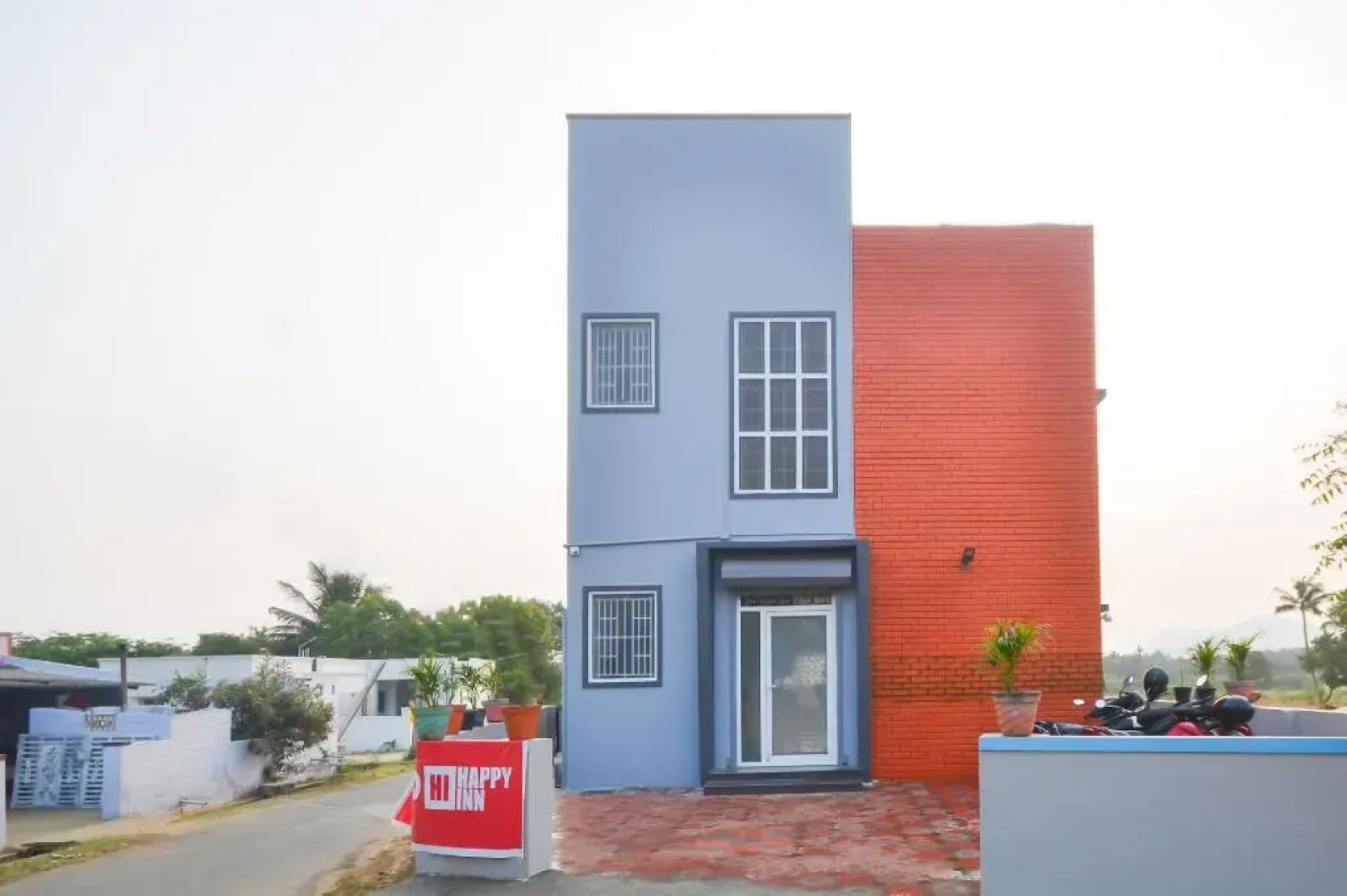 Happy Inn by OYO Rooms