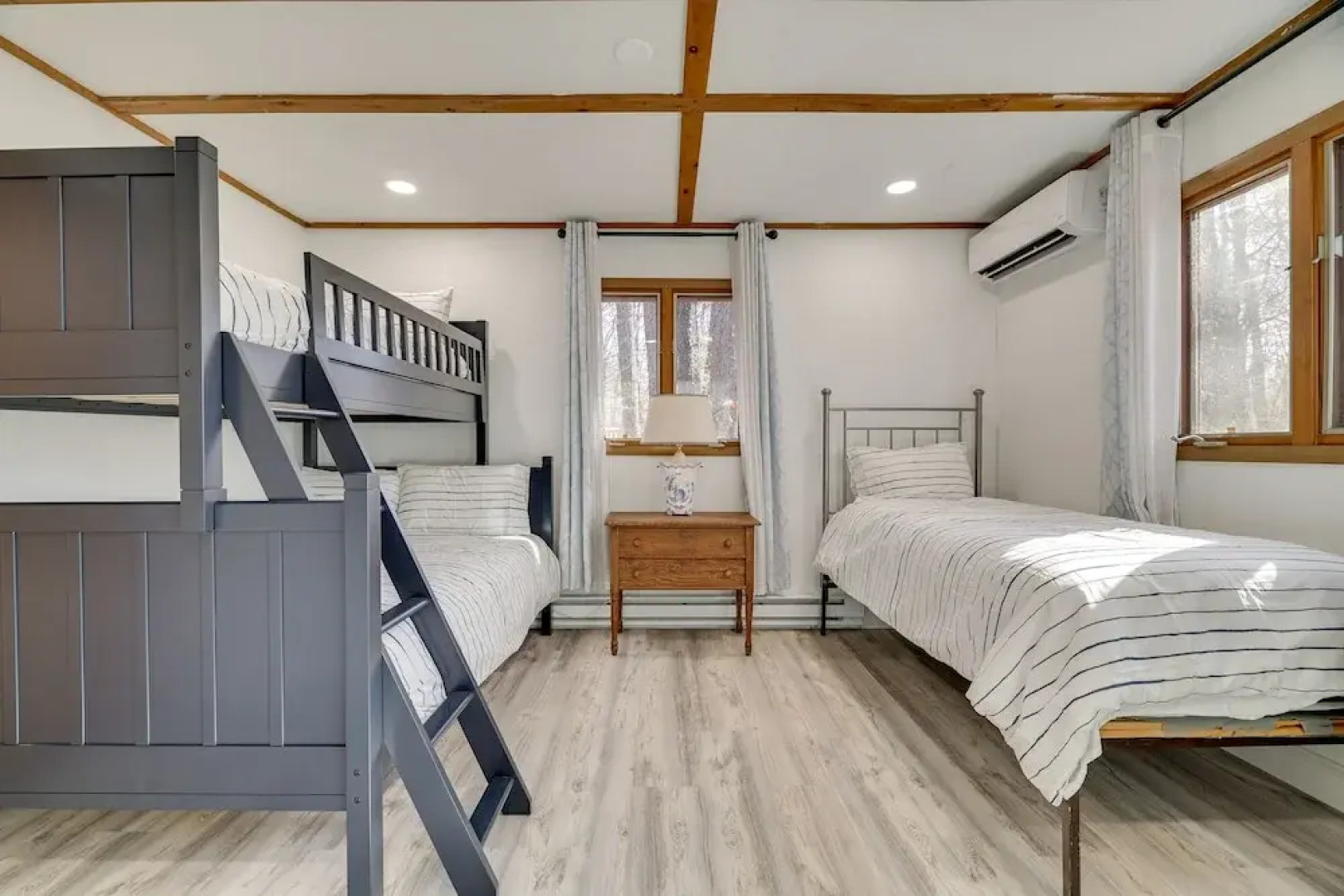 Peaceful Pocono Lake Cabin: Walk to Pine Lake!