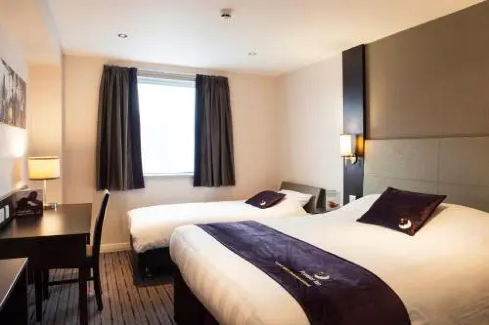 Premier Inn Oldham - Broadway