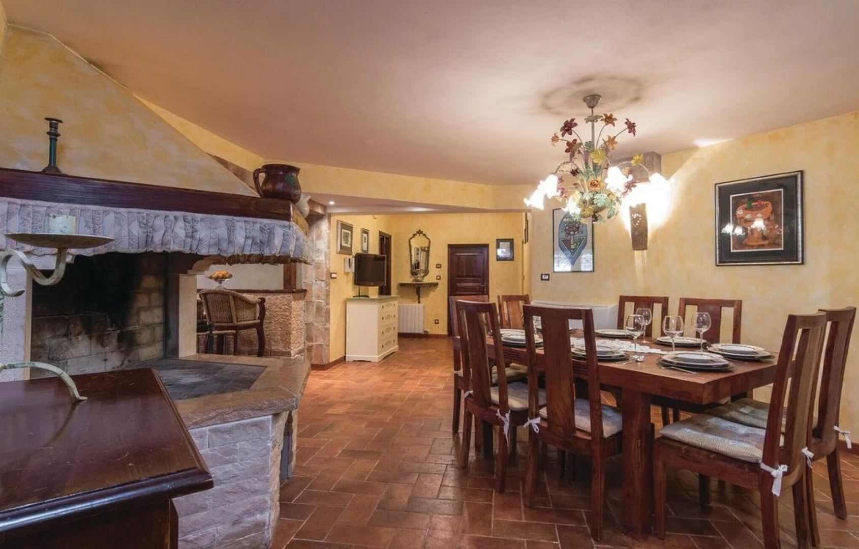 Amazing Home in Nova Vas with Hot Tub, WiFi & 4 Bedrooms