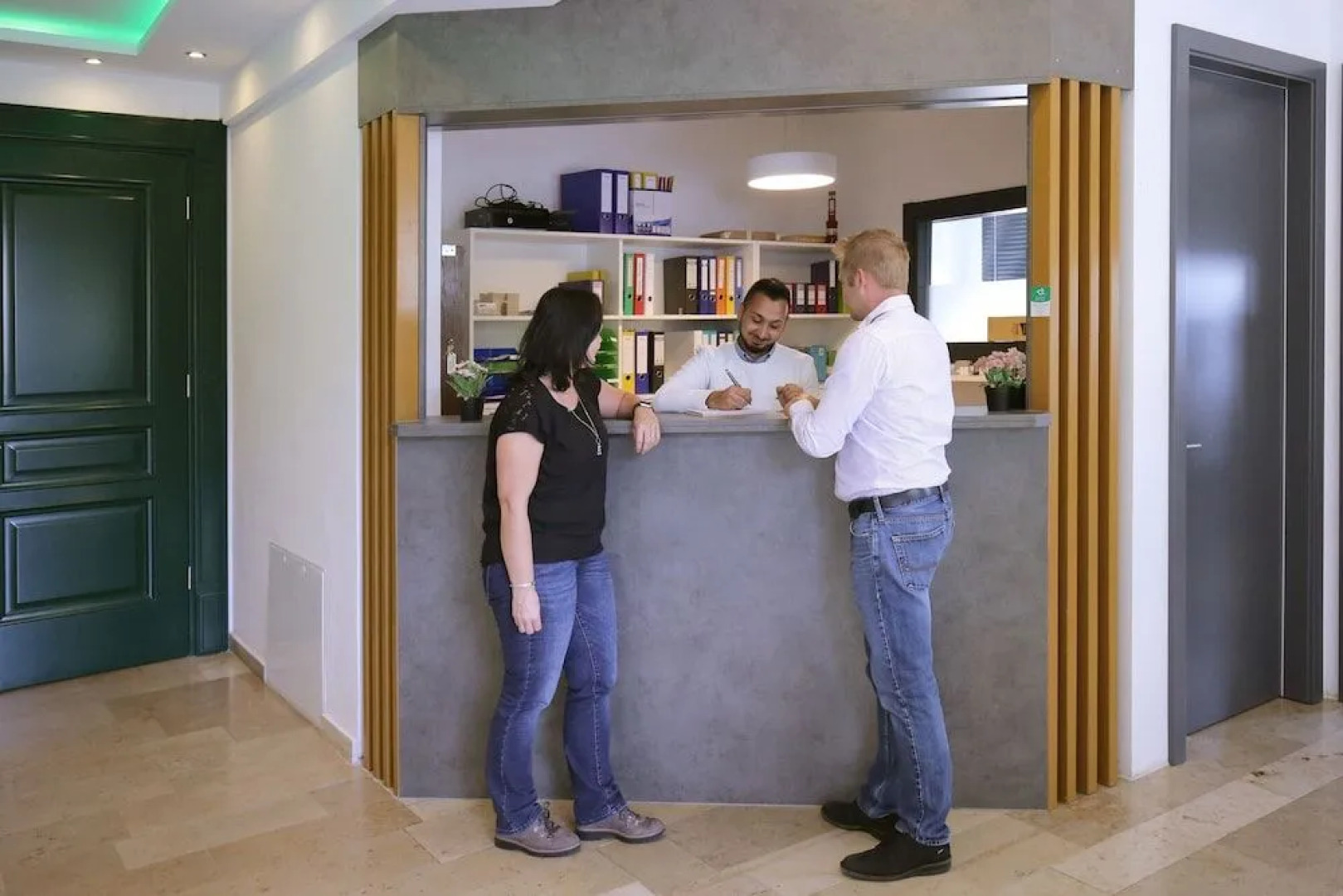 F Hotel 24h Check-In