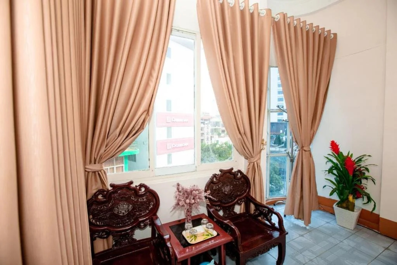 Halong Party Hostel & Hotel