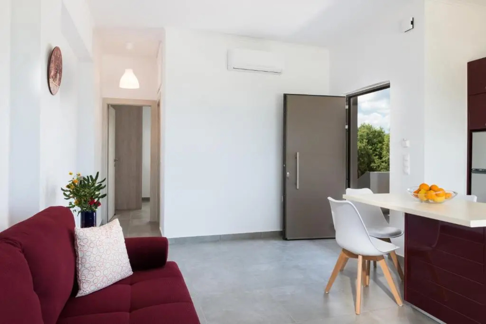 Niovi Seaside Suites