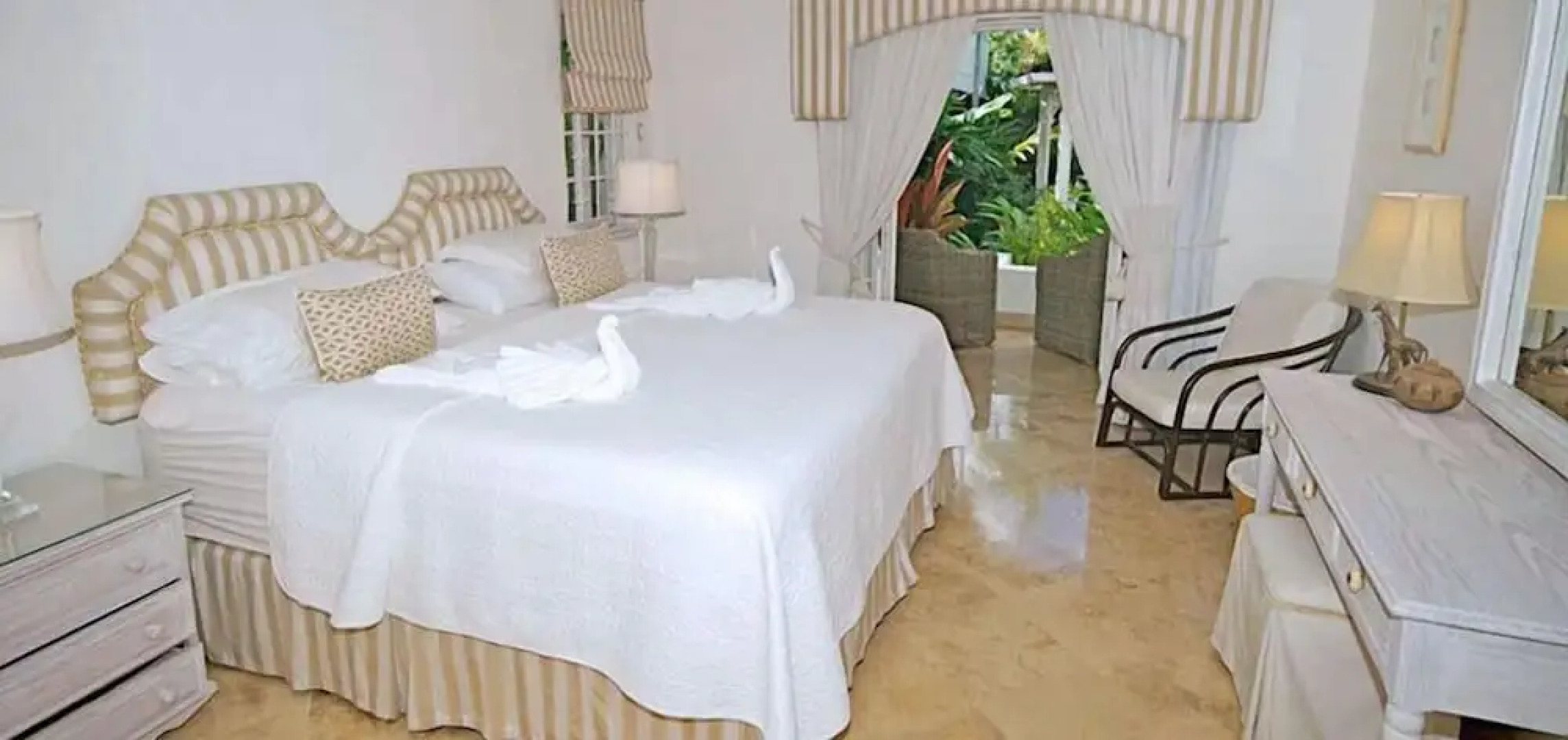 Emerald Beach 4 - Villa Plumbago