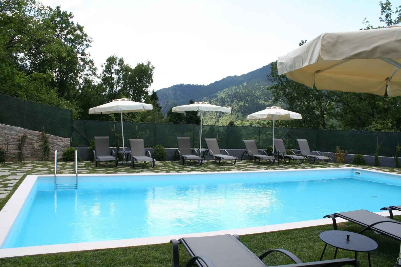 Forest Suites Boutique Hotel