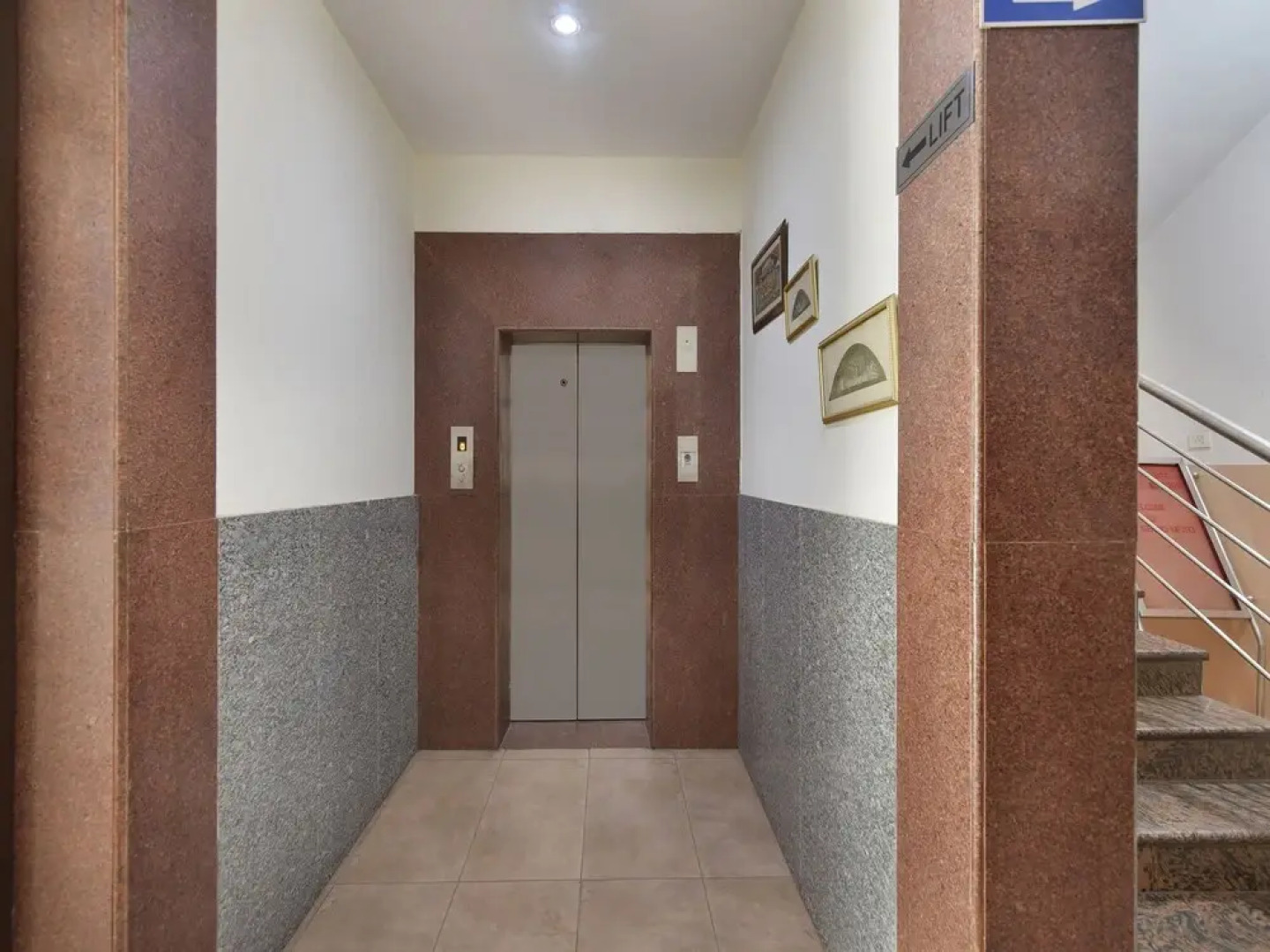 Capital O 38083 Grand Metro Hotel