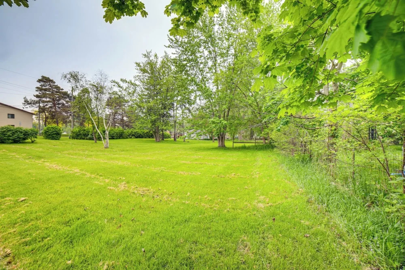 Serene South Haven Retreat w/ Deck: 1 Mi to Dtwn!