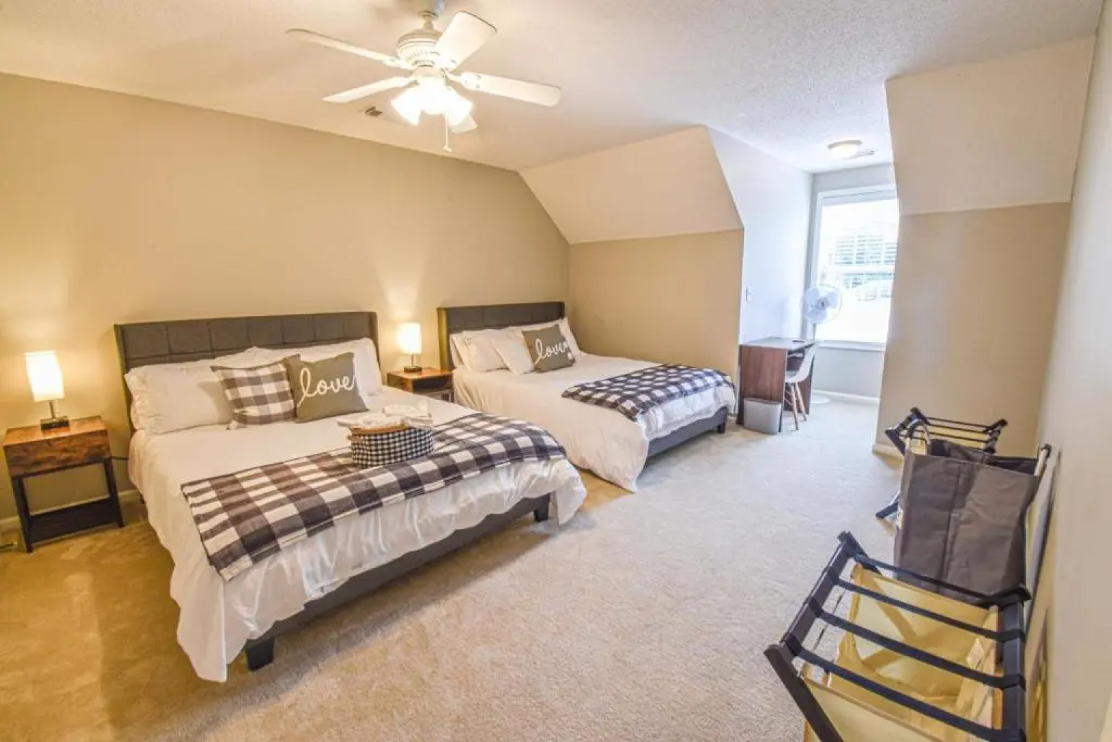 The Crimson Retreat Only 5 Miles to the Stadium BBQ Coffee Games