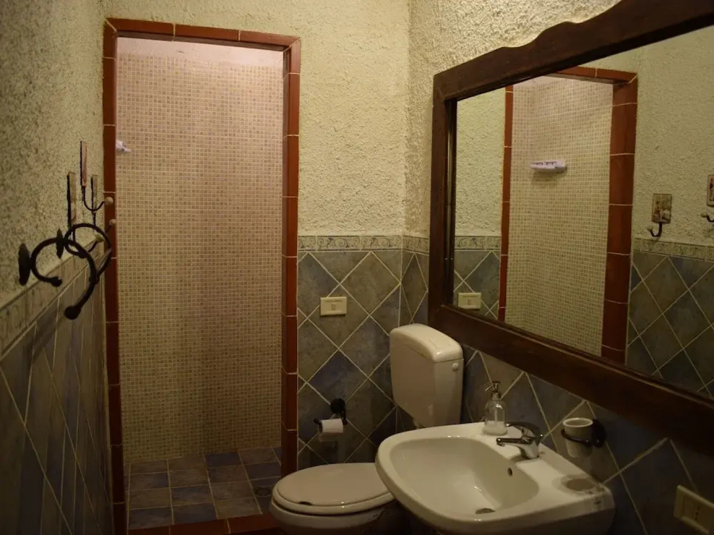 Completely Surrounded by Nature, a Lovely Pool, Sun, Relax!