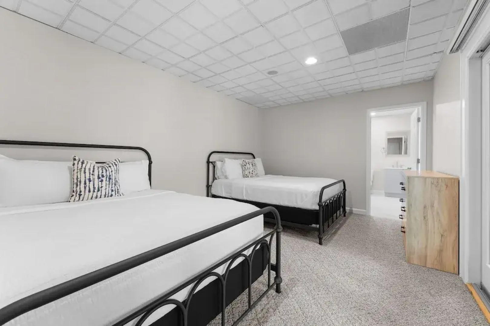 Shoreway Cove by Avantstay Waterfront Pool Dock