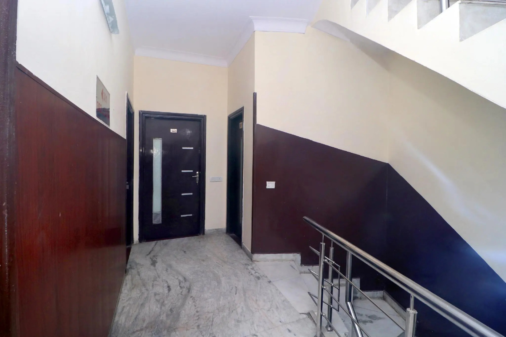 Gurjeet Hotel By Naavagat