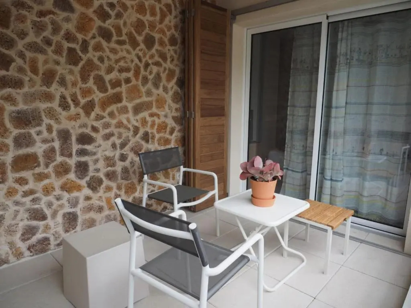 La Londe La Mer : appartement proche plages & vue superbe sur les îles d'or