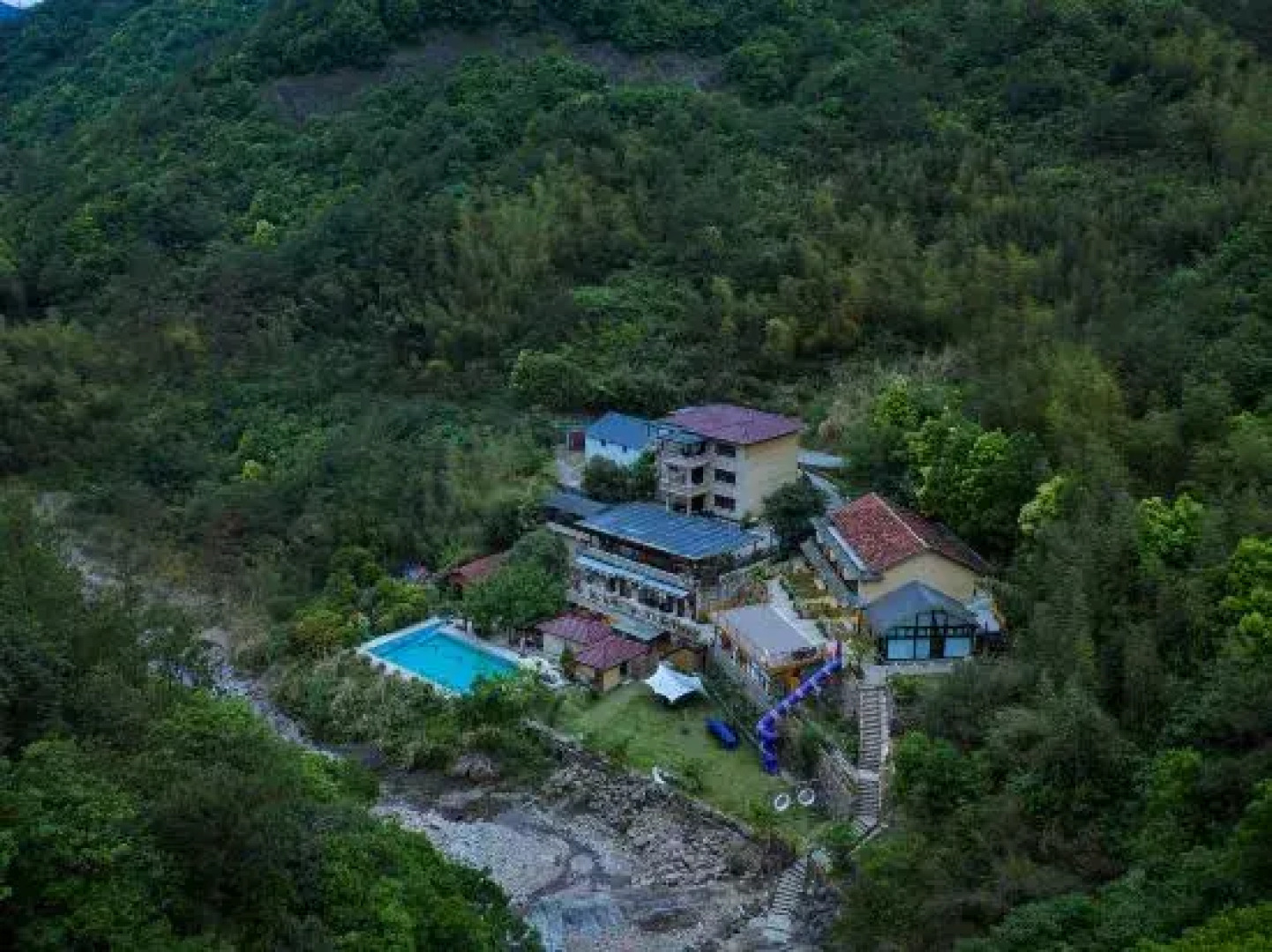 Hualu·Yuejian Light Luxury Tingxi Parent-child Wild Luxury Holiday Villa (Tonglu Qinglongwu Branch)