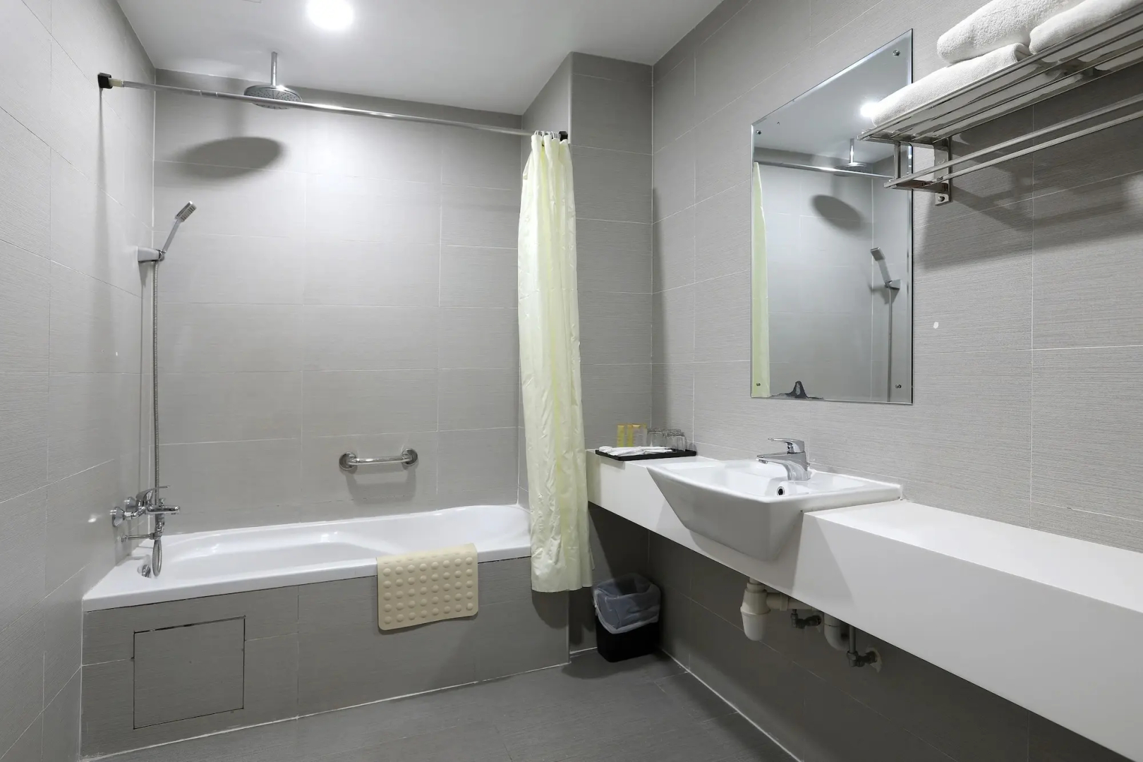 Rest Bugis Hotel