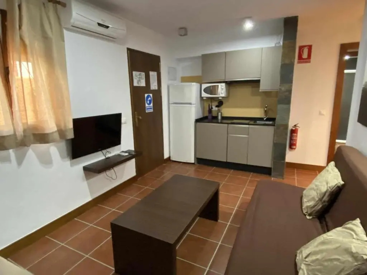 Apartamento para 4 personas con jardín privado y barbacoa cerca de la playa
