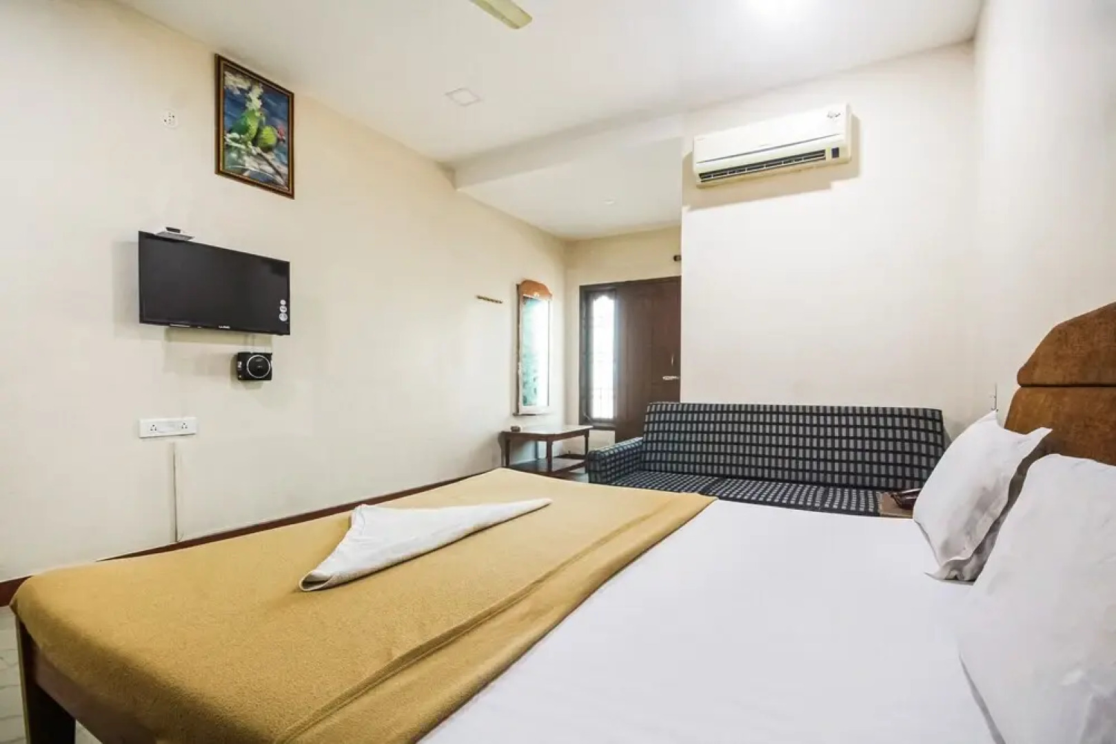 SPOT ON 44152 Lk Residency