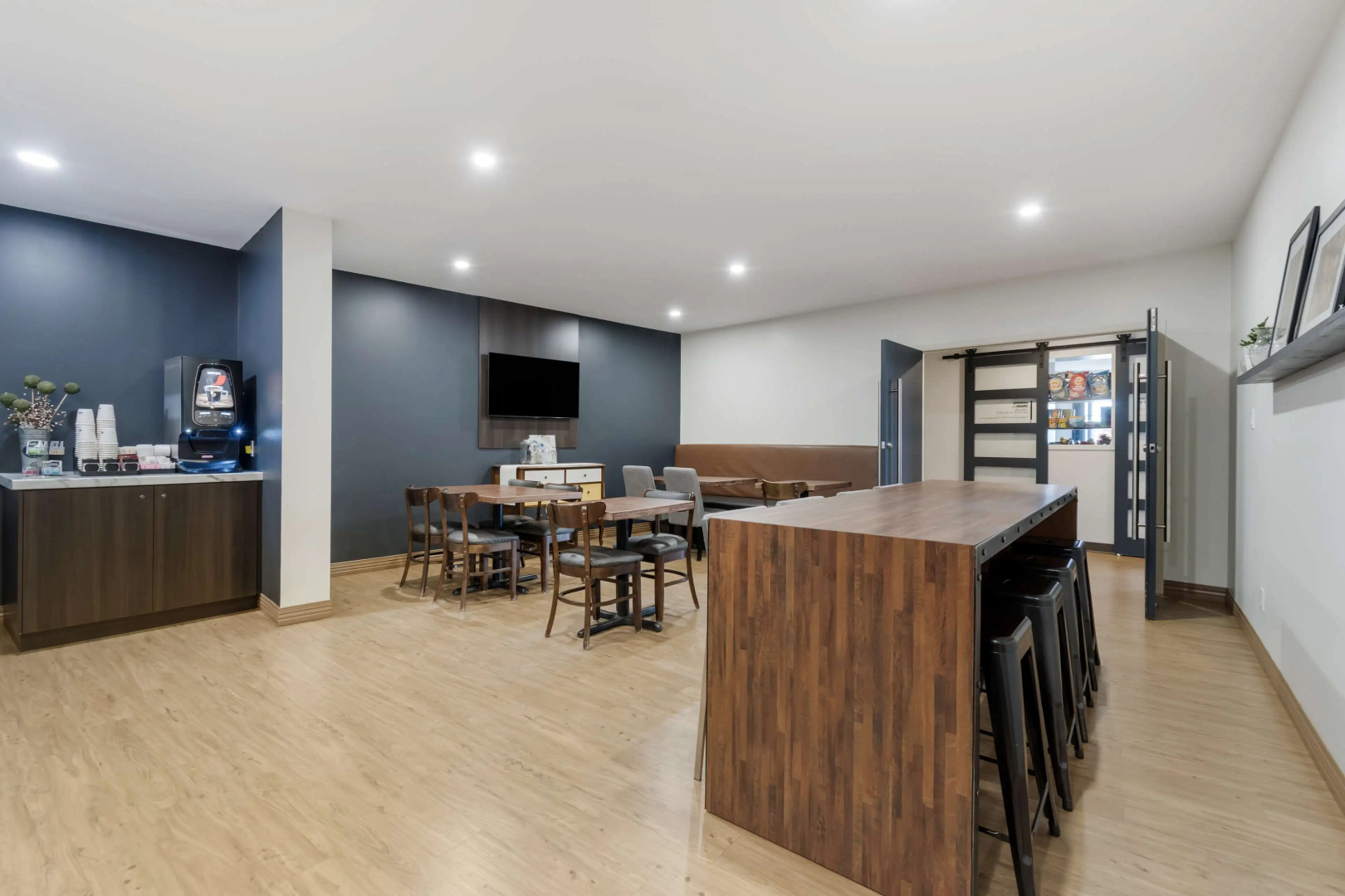 Villa Inn & Suites, SureStay Collection by Best Western