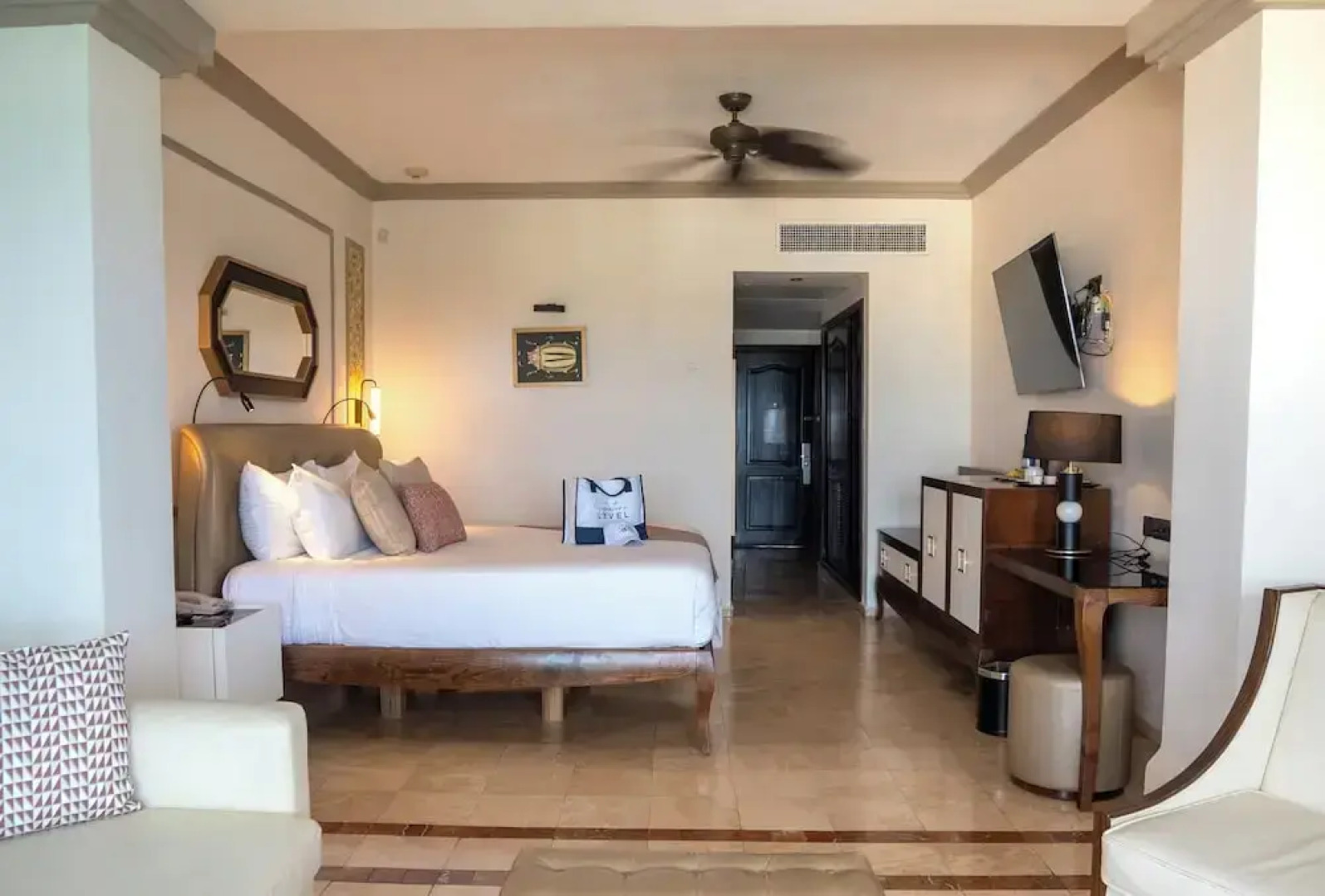 The Signature Level At Grand Palladium Lady Hamilton Resort & Spa