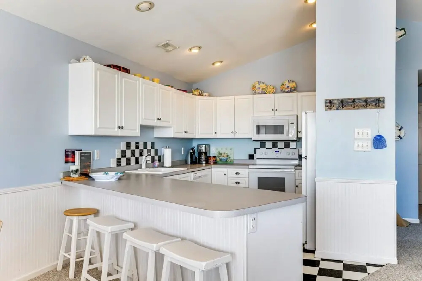 Steps to Beach: Emerald Isle Home w/ Deck!