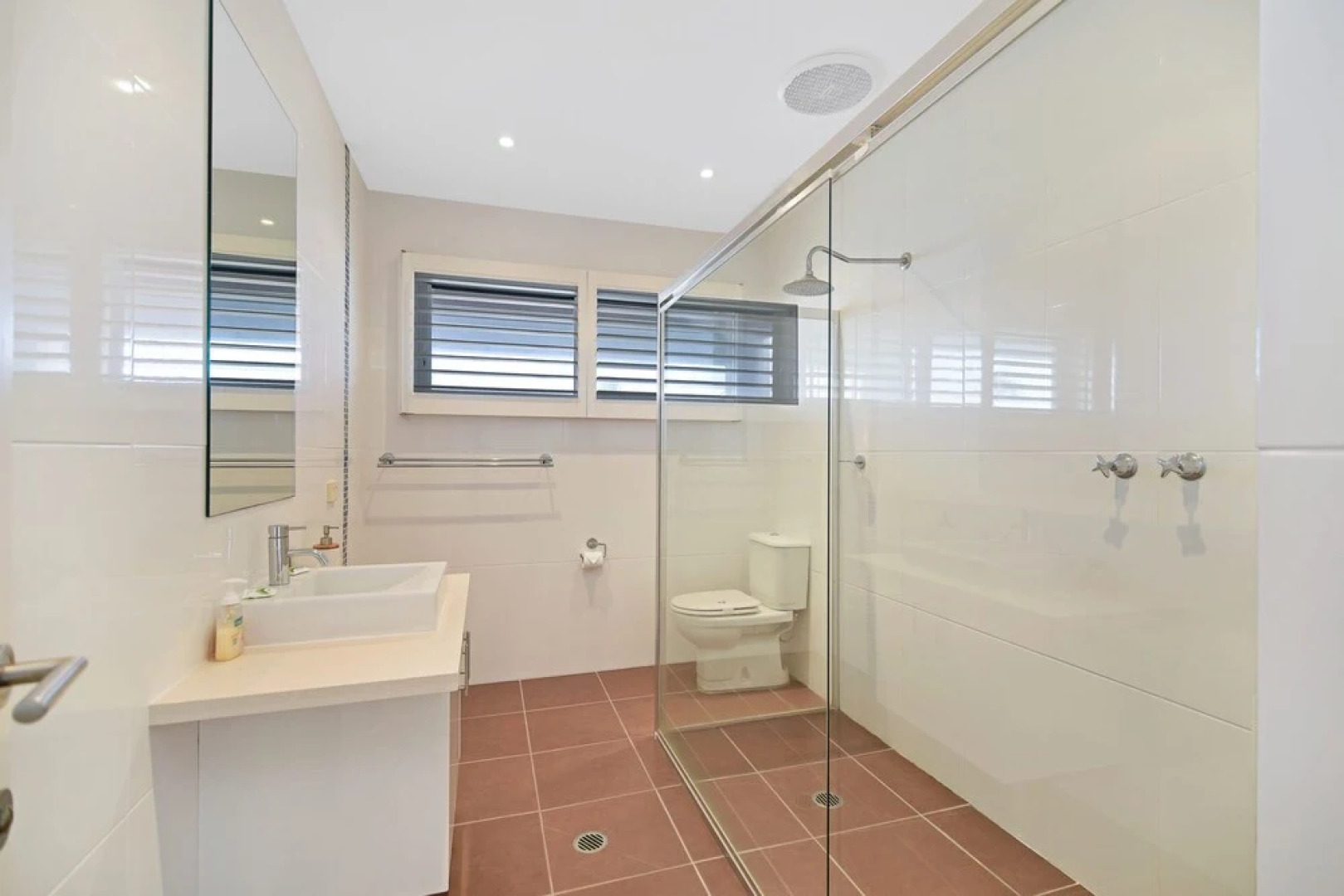 Sea Splash 75 Lorikeet Drive