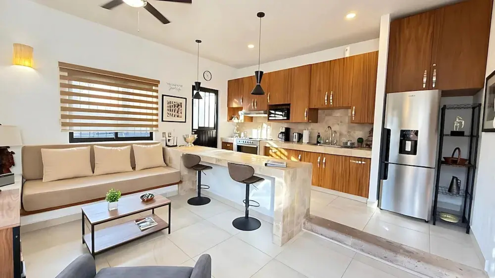 Modern 1 Bedroom Guesthouse - Free Bikes - Huge Patio - Gym - Pickleball Court