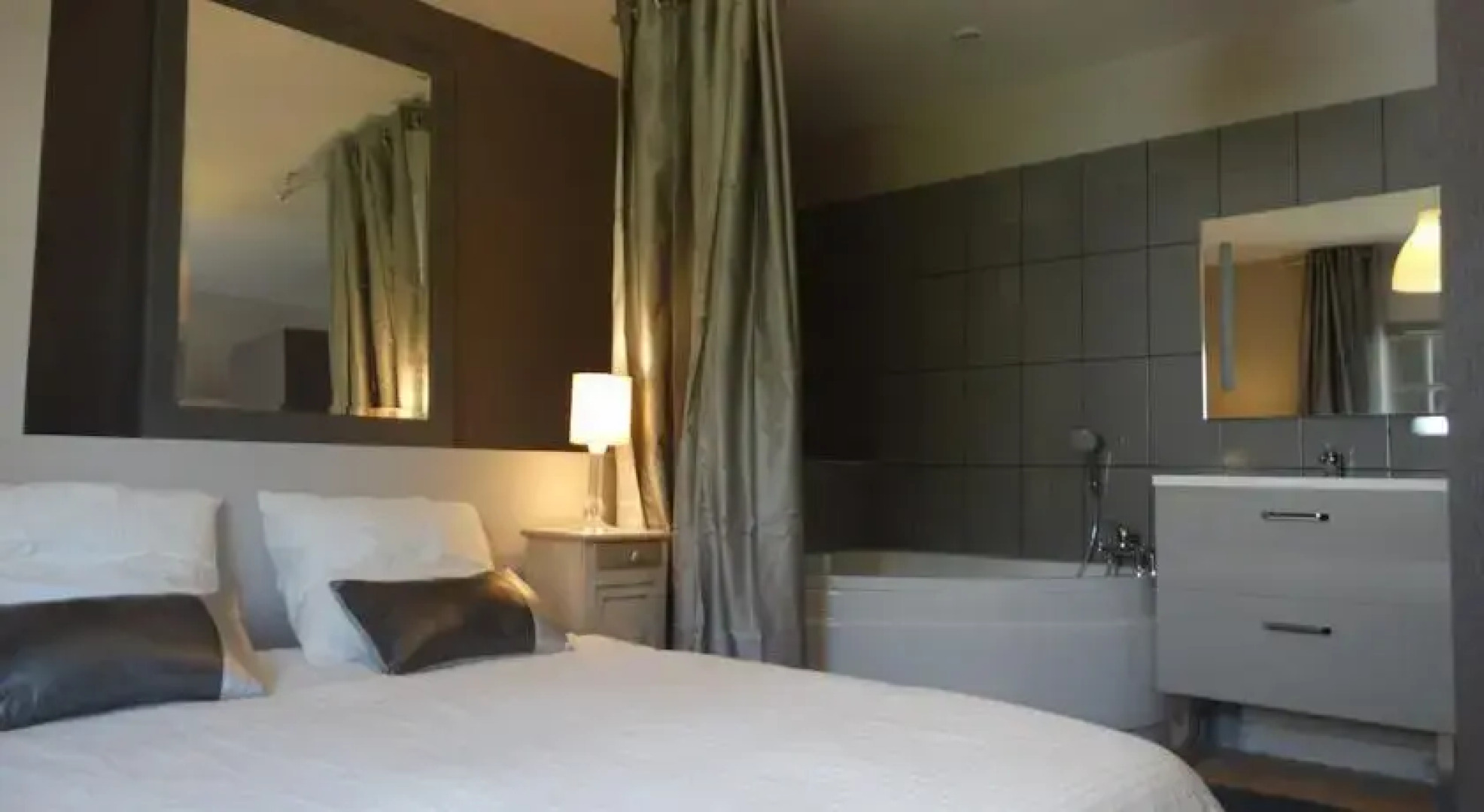 Au bord de la rivière