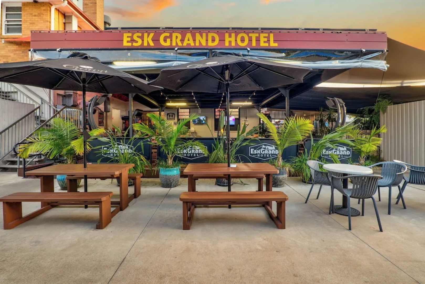 Esk Grand Hotel