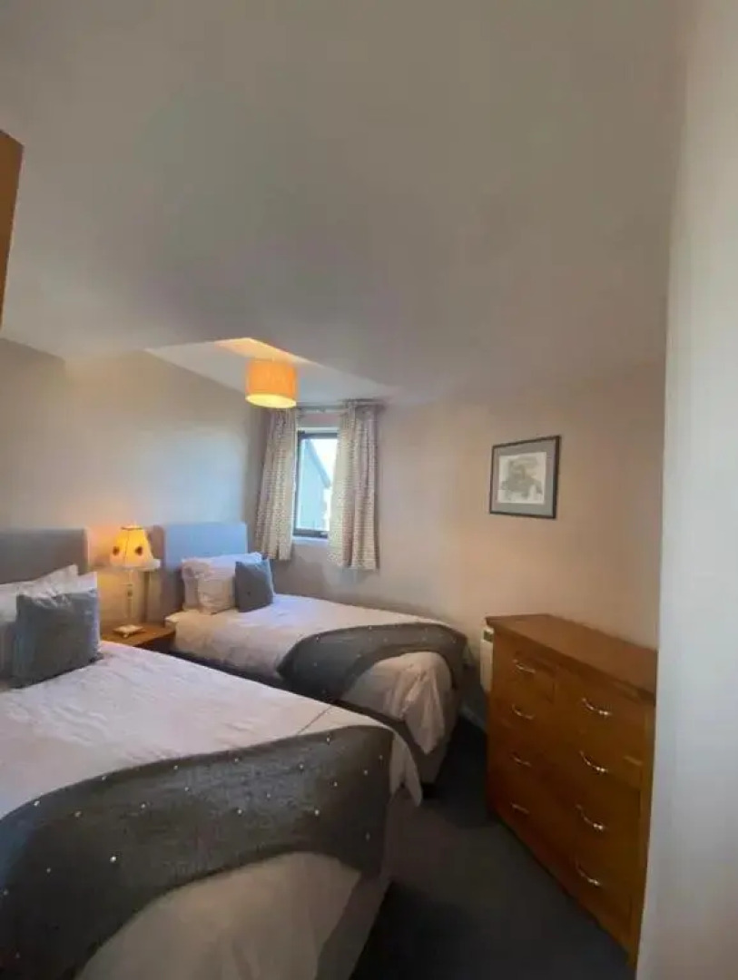 Harbour And River View, Beach 50m From Doorstep & Free Parking