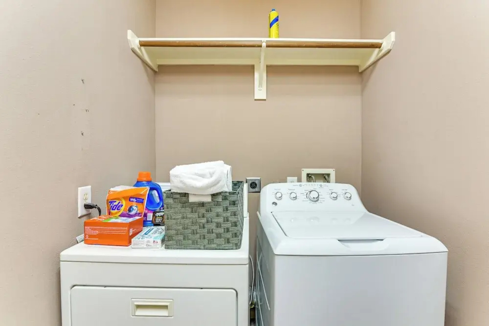 Patio, BBQ & Yard: Family Retreat in Pearland