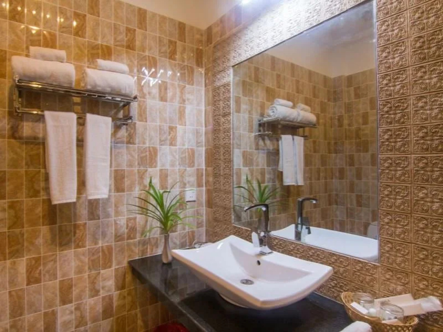 Golden Chenla Hotel and Restaurant