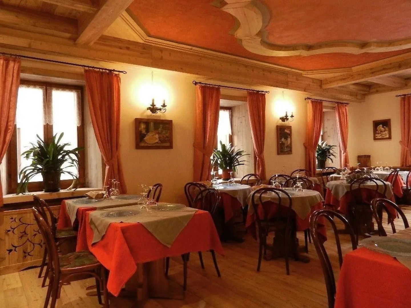 Albergo Centrale Forni