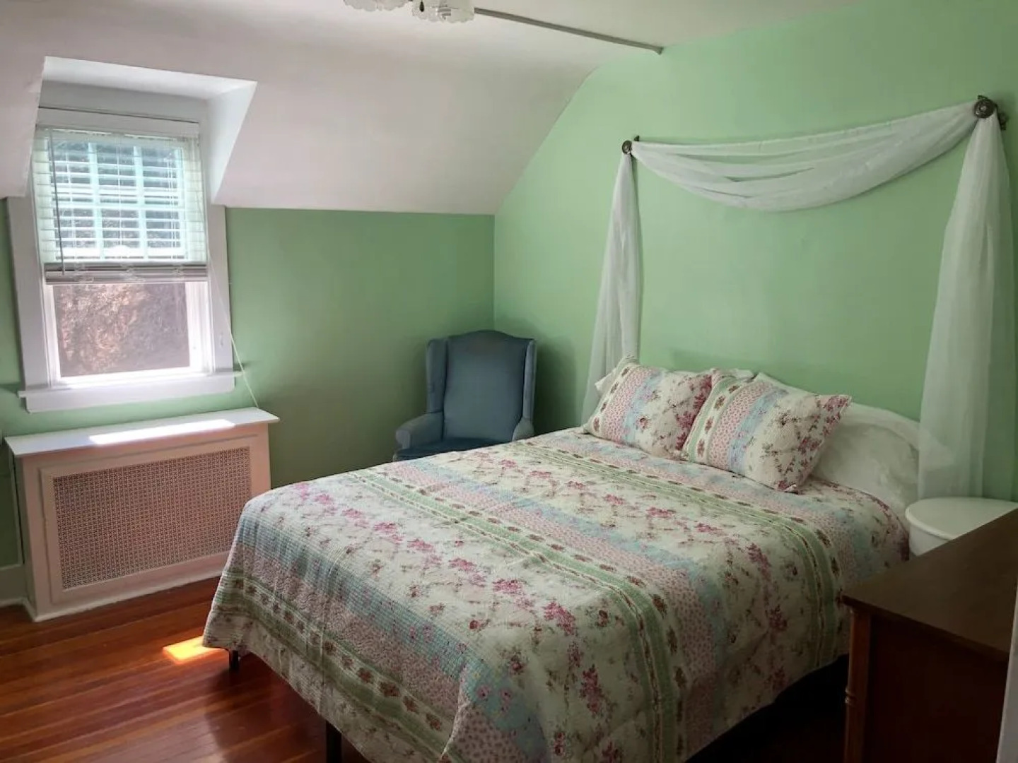 Valcour Inn & Boathouse