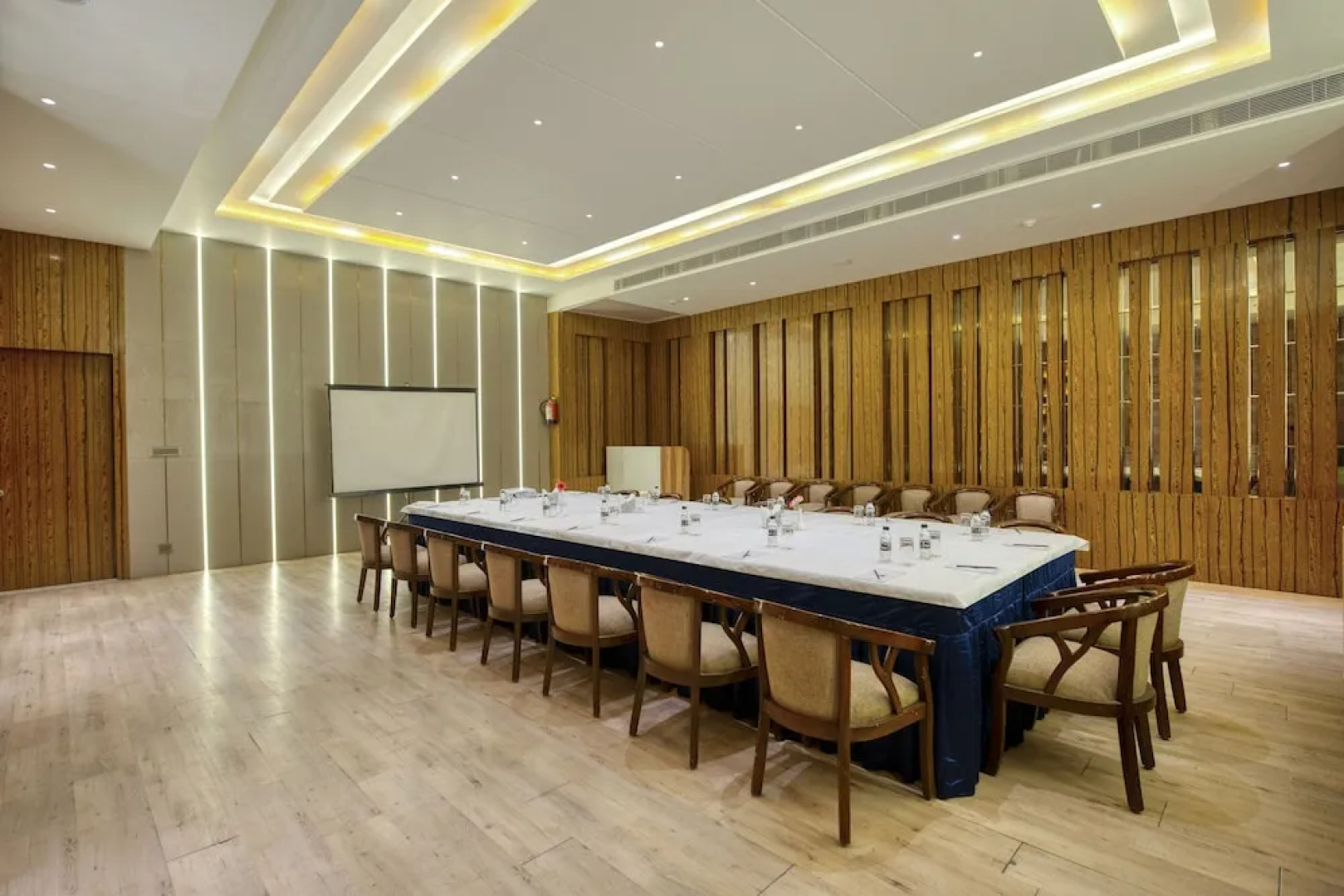 Om Clarks Inn Raebareli