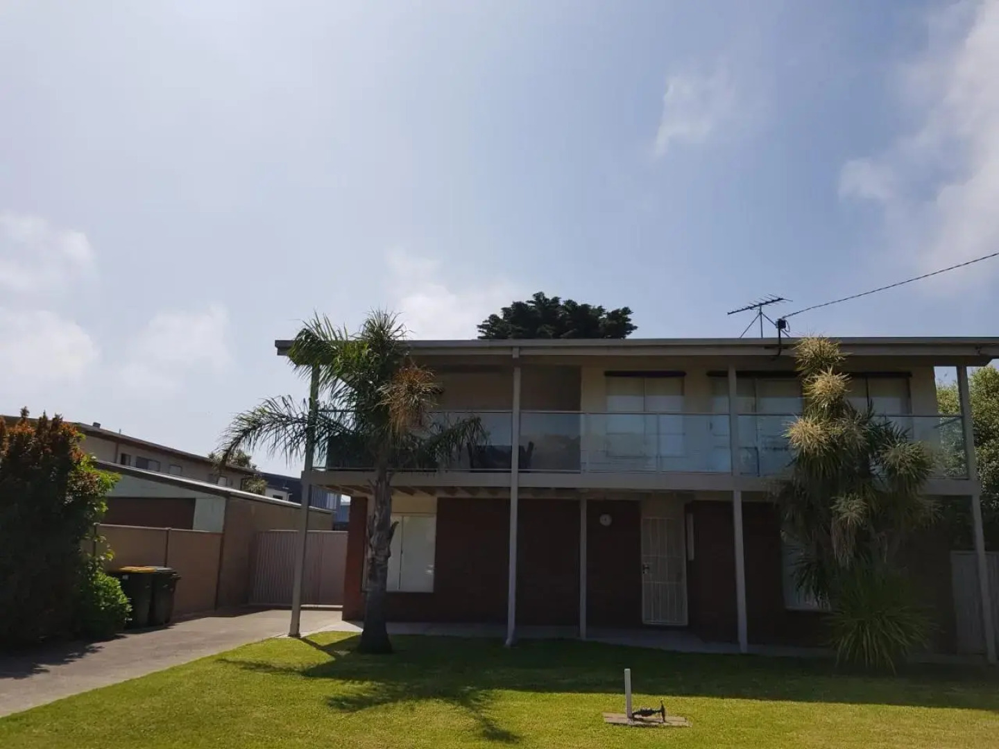 Portarlington beach shack 50 metres to the water