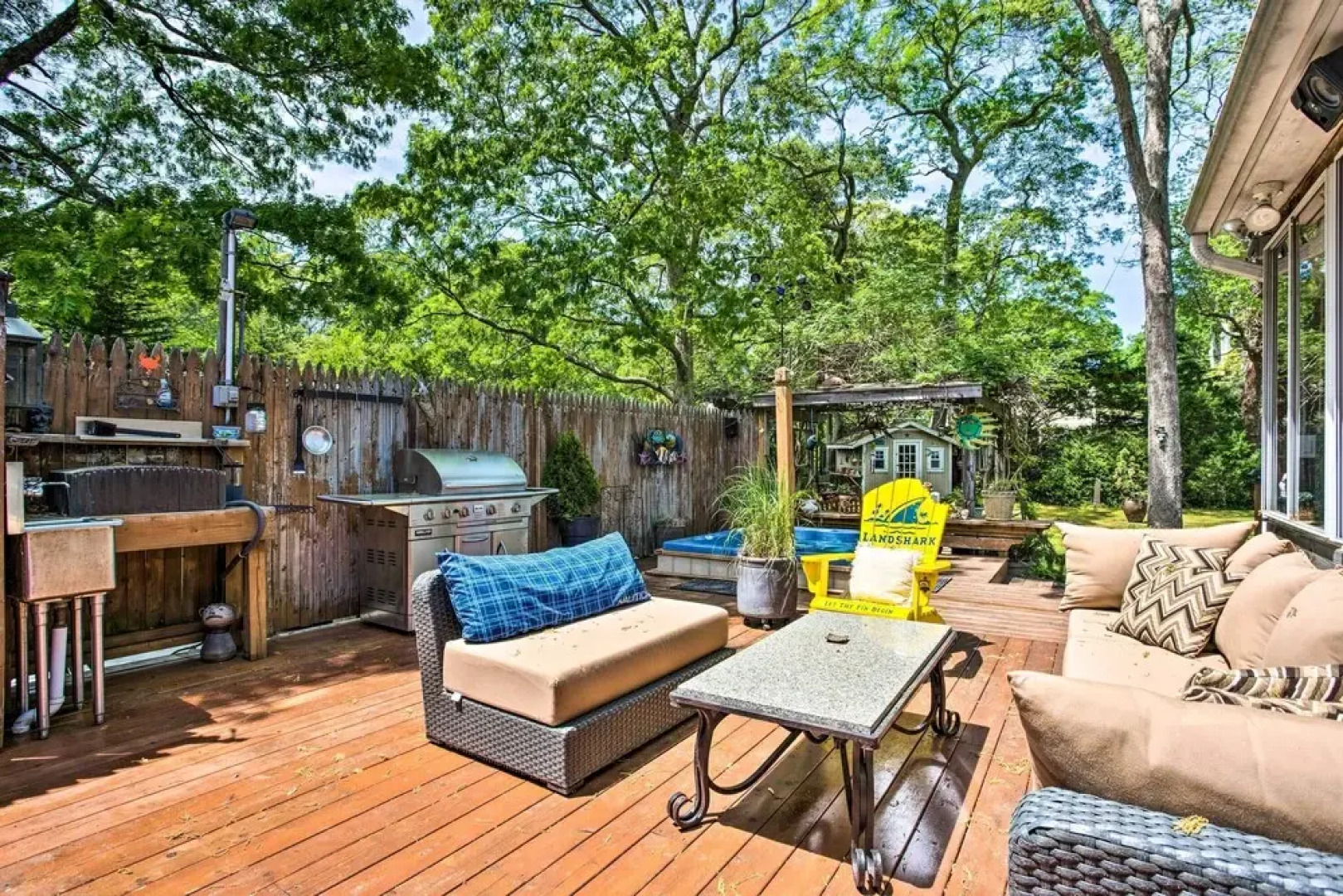 Charming Hampton Bays Home 5 Mi to Coopers Beach