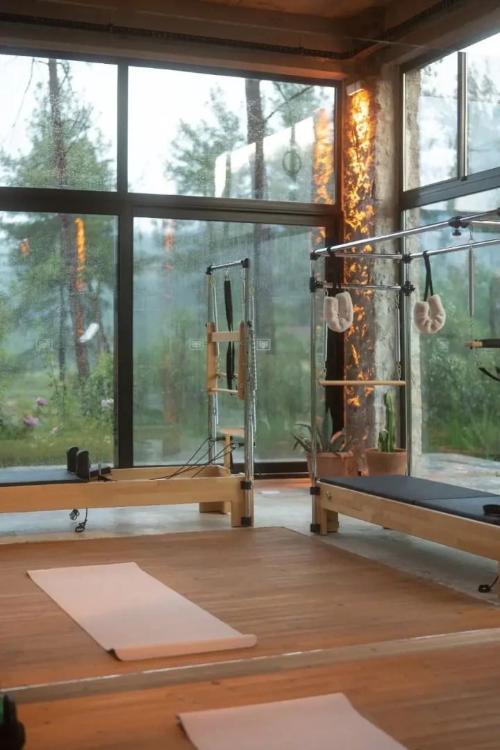 Izz Getaway – Adults Only